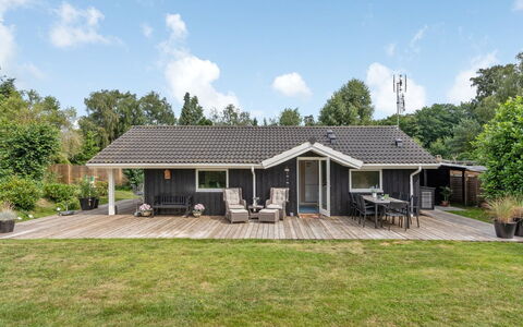 Franca - 500M from the Sea: Træ, Tag, Arkitektur, Hjem, Hus, Sommerhus, Sidespor, Hårdttræ, Hældning, Estate