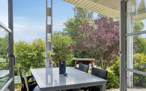 Donco - 600M from the Sea: Vegetationen, Busk, Forår, Sommerhus, Have, Skygge, Backyard, Gård, Stol