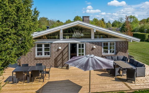 Melle - 350M from the Sea: Træ, Hus, Tag, Arkitektur, Hjem, Dør, Sommerhus, Sidespor, Garden Bygninger, Design