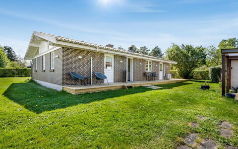Melle - 350M from the Sea: Træ, Hus, Tag, Arkitektur, Hjem, Dør, Sommerhus, Sidespor, Garden Bygninger, Design