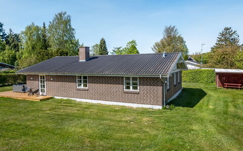 Melle - 350M from the Sea: Træ, Hus, Tag, Arkitektur, Hjem, Dør, Sommerhus, Sidespor, Garden Bygninger, Design