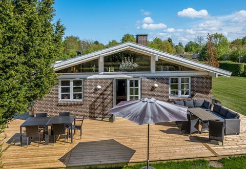 Melle - 350M from the Sea: Træ, Hus, Tag, Arkitektur, Hjem, Dør, Sommerhus, Sidespor, Garden Bygninger, Design