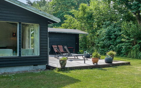 Lucie - 1.5Km from the Sea: Sommerhus, Bunddække, Have, Skygge, Garden Bygninger, Udendørs Møbler, Lawn, Backyard, Gård, Sidespor
