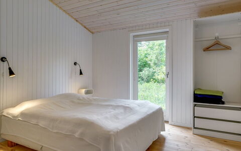 Lucie - 1.5Km from the Sea: Gulvbelægning, Træ, Etage, Indretning, Loft, Soveværelse, Trægulve, Møbel, Seng, Hjem