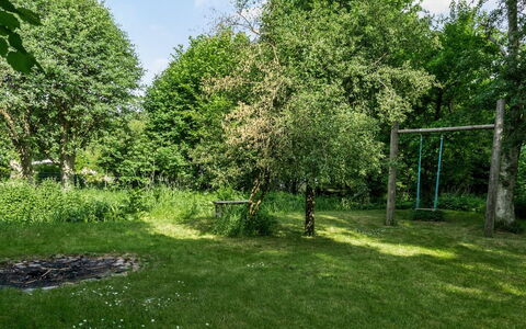 Lucie - 1.5Km from the Sea: Træ, Græs, Blad, Afdeling, Vegetationen, Busk, Græs-, Land Lot, Plantesamfund, Lawn