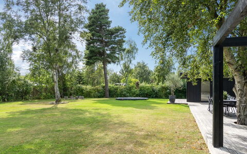Hævnir - 1Km from the Sea: Græs, Busk, Hus, Have, Hjem, Sommerhus, Land Lot, Lawn, Bunddække