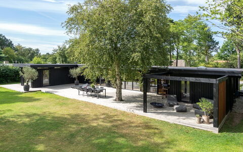 Hævnir - 1Km from the Sea: Gulvbelægning, Etage, Loft, Indretning, Countertop, Køkken, Cabinetry, Værelse, Større Bandage, Lysarmatur