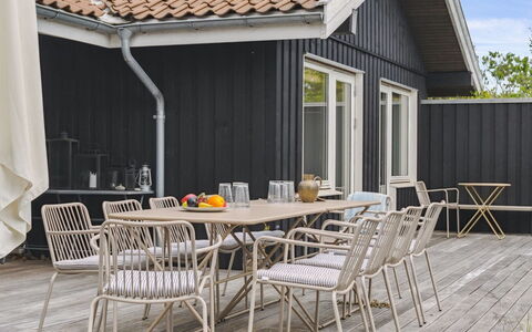 Tonia - 290M from the Sea: Træ, Tag, Arkitektur, Hjem, Hus, Sommerhus, Sidespor, Hårdttræ, Hældning, Estate