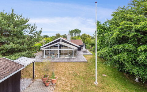 Tonia - 290M from the Sea: Træ, Tag, Arkitektur, Hjem, Hus, Sommerhus, Sidespor, Hårdttræ, Hældning, Estate