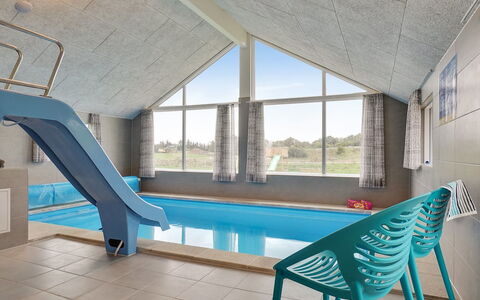 Vara - 800M from the Sea: Gulvbelægning, Etage, Loft, Indretning, Countertop, Køkken, Cabinetry, Værelse, Større Bandage, Lysarmatur