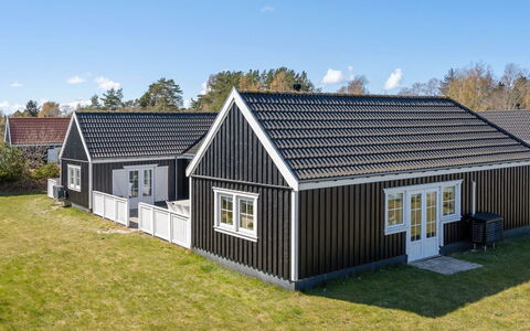 Drude - 920M from the Sea: Træ, Tag, Arkitektur, Hjem, Hus, Sommerhus, Sidespor, Hårdttræ, Hældning, Estate