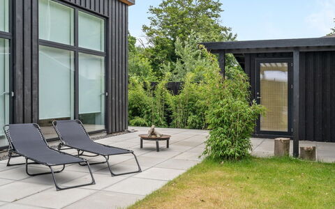 Ebke - 70M from the Sea: Have, Udendørs Møbler, Skygge, Backyard, Landscaping, Lawn, Gård, Garden Bygninger, Stol, Hårdttræ