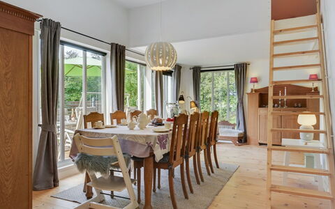 Makrina - 175M from the Sea: Træ, Tag, Arkitektur, Hjem, Hus, Sommerhus, Sidespor, Hårdttræ, Hældning, Estate