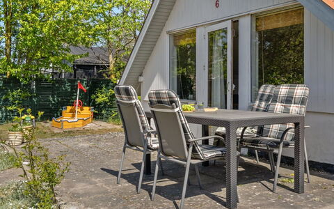 Marita - 225M from the Sea: Boligområde, Tag, Forstad, Indkørsel, Estate, Skorsten
