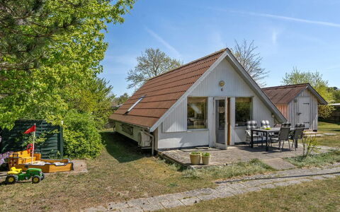 Marita - 225M from the Sea: Boligområde, Tag, Forstad, Indkørsel, Estate, Skorsten