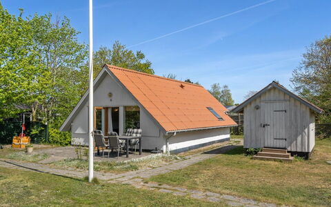 Marita - 225M from the Sea: Boligområde, Tag, Forstad, Indkørsel, Estate, Skorsten