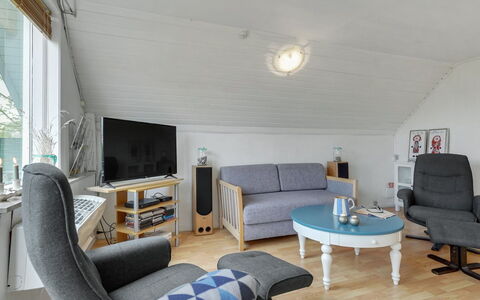 Marita - 225M from the Sea: Boligområde, Tag, Forstad, Indkørsel, Estate, Skorsten