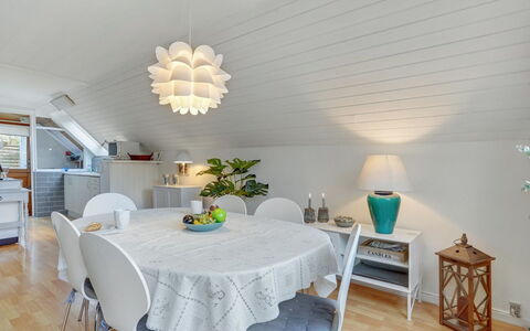Marita - 225M from the Sea: Boligområde, Tag, Forstad, Indkørsel, Estate, Skorsten
