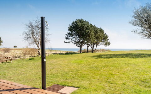Trajko - 100M from the Sea: Boligområde, Tag, Forstad, Indkørsel, Estate, Skorsten