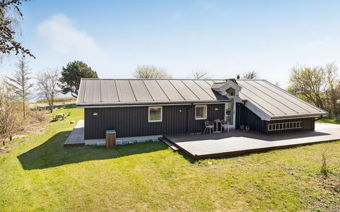 Trajko - 100M from the Sea: Boligområde, Tag, Forstad, Indkørsel, Estate, Skorsten