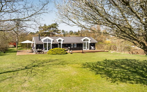 Trajko - 100M from the Sea: Boligområde, Tag, Forstad, Indkørsel, Estate, Skorsten