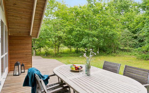 Merina - 700M from the Sea: Sommerhus, Backyard, Gård, Garden Bygninger, Skur, Sidespor, Udendørs Møbler, Bjælkehytte, Udendørs Struktur, Hytte