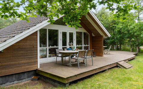 Merina - 700M from the Sea: Sommerhus, Backyard, Gård, Garden Bygninger, Skur, Sidespor, Udendørs Møbler, Bjælkehytte, Udendørs Struktur, Hytte