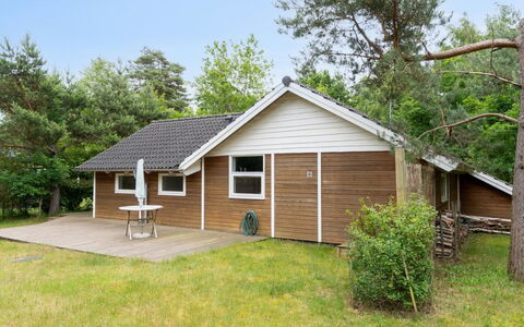 Merina - 700M from the Sea: Sommerhus, Backyard, Gård, Garden Bygninger, Skur, Sidespor, Udendørs Møbler, Bjælkehytte, Udendørs Struktur, Hytte