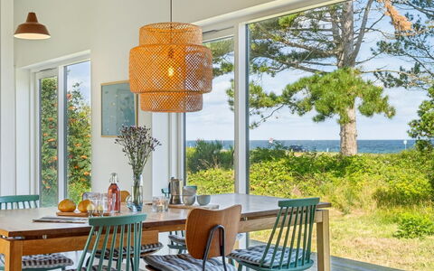 Gjorgje - 100M from the Sea: Tag, Hus, Hjem, Sommerhus, Sidespor, Estate, Indkørsel, Garden Bygninger, Gård, Skur