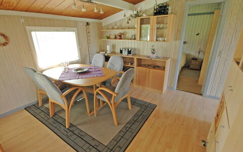 Yari - 250M from the Sea: Tag, Hjem, Dør, Sommerhus, Skygge, Sidespor, Gård, Estate, Backyard