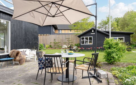 Eeli - 150M from the Sea: Paraply, Udendørs Møbler, Møbel, Udendørs Bord, Stol, Skygge, Have, Køkken & Spisebord, Gårdhave, Gård