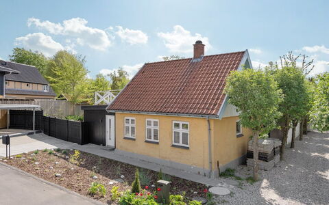 Eeli - 150M from the Sea: Bygning, Hus, Tag, Boligområde, Hjem, Sommerhus, Kvarter, Menneskelig Bosættelse, Sidespor, Forstad