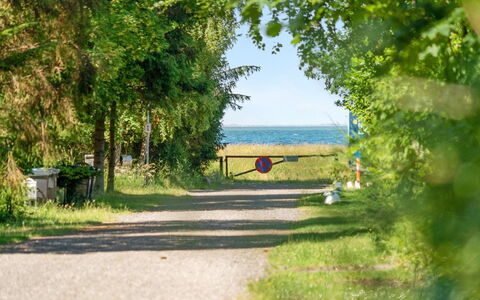 Tannie - 300M from the Sea: Boligområde, Tag, Forstad, Indkørsel, Estate, Skorsten