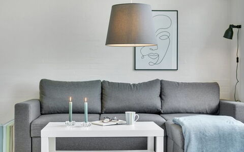 Skalk - 300M from the Sea: Møbel, Gulvbelægning, Indretning, Couch, Etage, Stue, Bord, Throw Pillow, Værelse, Pude
