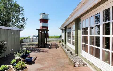 Enrik - 123M from the Sea: Træ, Tag, Arkitektur, Hjem, Hus, Sommerhus, Sidespor, Hårdttræ, Hældning, Estate