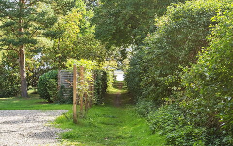 Haldis - 120M from the Sea: Boligområde, Tag, Forstad, Indkørsel, Estate, Skorsten