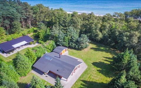 Gulborg - 25M from the Sea: Tag, Hus, Hjem, Sommerhus, Sidespor, Estate, Indkørsel, Garden Bygninger, Gård, Skur