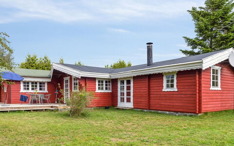 Tuukka - 150M from the Sea: Bygning, Hus, Boligområde, Hjem, Busk, Tag, Sommerhus, Estate, Have