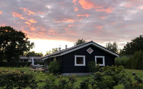 Karanfilka - 900M from the Sea: Tag, Hus, Hjem, Sommerhus, Dør, Sidespor, Dæk, Veranda, Planke, Hårdttræ