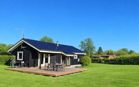 Karanfilka - 900M from the Sea: Hus, Tag, Sommerhus, Hjem, Stuehus, Estate, Lawn, Veranda, Skygge, Garden Bygninger