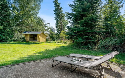 Uta - 300M from the Sea: Græs, Hus, Tag, Hjem, Sommerhus, Busk, Land Lot, Landdistrikt, Stuehus, Bunddække