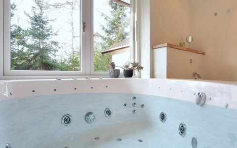 Fernande - 150M from the Sea: Badekar, Sanitærarmatur, Badeværelse, Indretning, Vvs, Tap, Værelse, Jacuzzi, Loft
