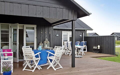 Miika - 100M from the Sea: Træ, Hjem, Tag, Sidespor, Hus, Dør, Sommerhus, Dæk, Veranda, Skygge