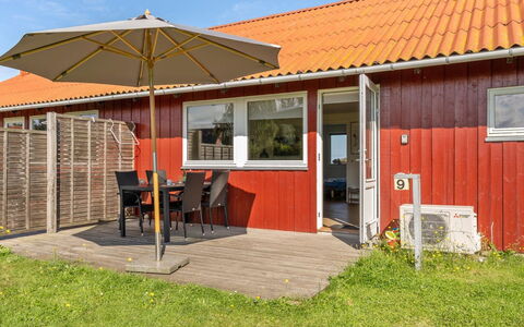 Esther - 700M from the Sea: Tag, Hus, Land Lot, Hjem, Sommerhus, Estate, Garden Bygninger, Skygge, Bjælkehytte, Landscaping