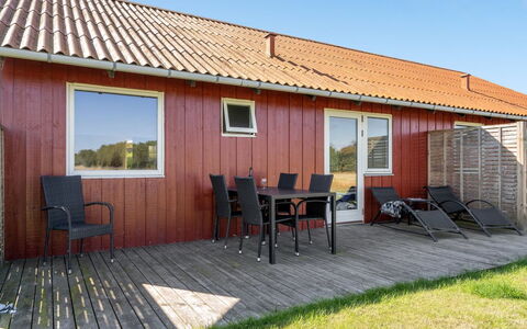 Esther - 700M from the Sea: Tag, Hus, Land Lot, Hjem, Sommerhus, Estate, Garden Bygninger, Skygge, Bjælkehytte, Landscaping