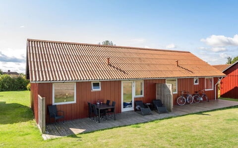 Esther - 700M from the Sea: Tag, Hus, Land Lot, Hjem, Sommerhus, Estate, Garden Bygninger, Skygge, Bjælkehytte, Landscaping