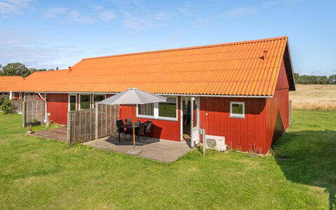 Esther - 700M from the Sea: Tag, Hus, Land Lot, Hjem, Sommerhus, Estate, Garden Bygninger, Skygge, Bjælkehytte, Landscaping