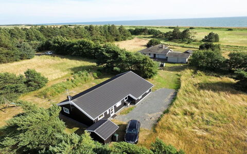 Aksel - 150M from the Sea: Tag, Hus, Land Lot, Hjem, Sommerhus, Estate, Garden Bygninger, Skygge, Bjælkehytte, Landscaping