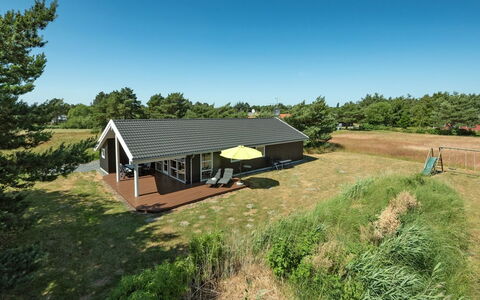 Aksel - 150M from the Sea: Tag, Hus, Land Lot, Hjem, Sommerhus, Estate, Garden Bygninger, Skygge, Bjælkehytte, Landscaping