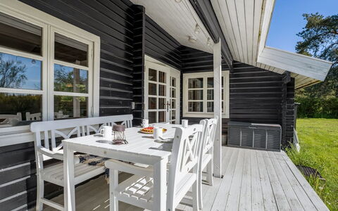 Lamberthus - 600M from the Sea: Træ, Veranda, Hjem, Møbel, Hus, Sommerhus, Dør, Hårdttræ, Dæk, Sidespor
